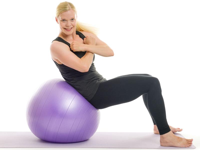 oblique crunch on ball