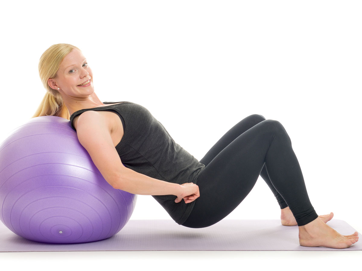 hip lift shoulders on ball