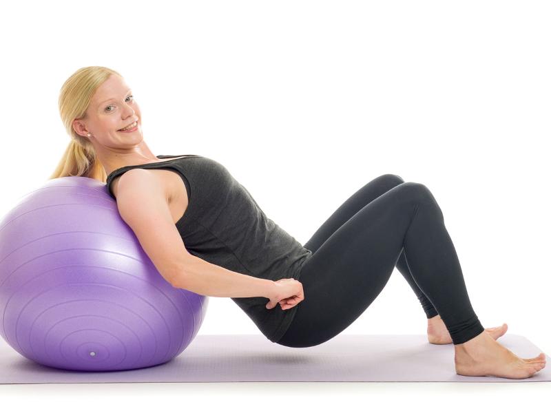 hip lift shoulders on ball
