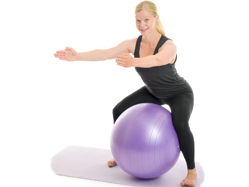 squat with ball