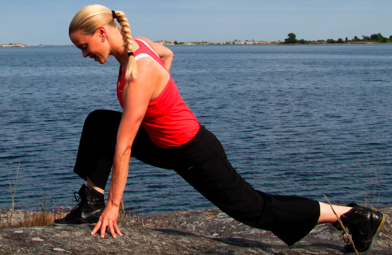 standing deep hip stretch