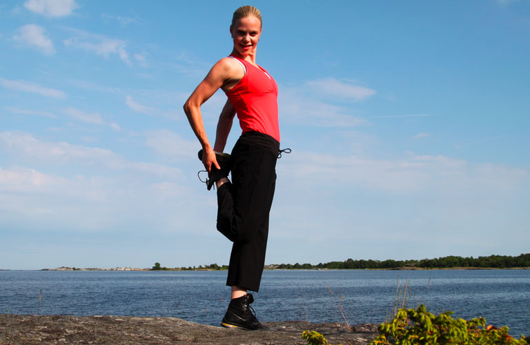 standing quadriceps stretch