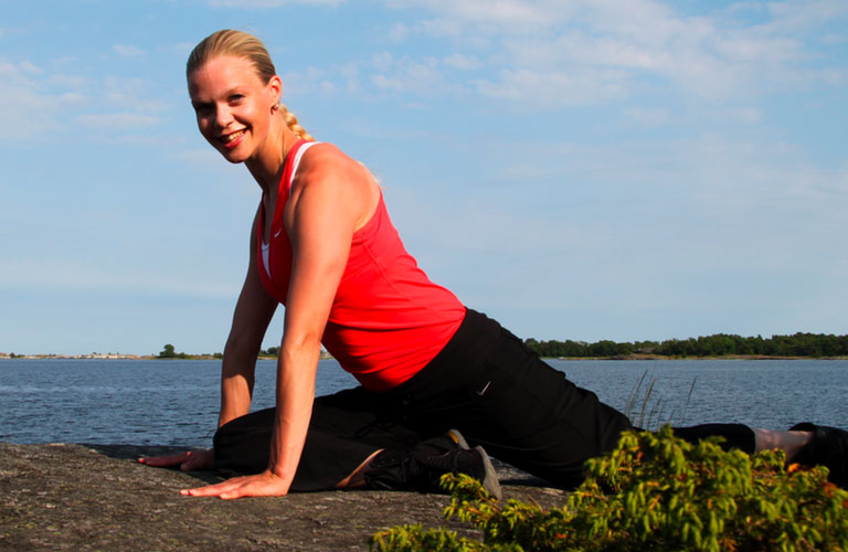 gluteus stretch leaned forward