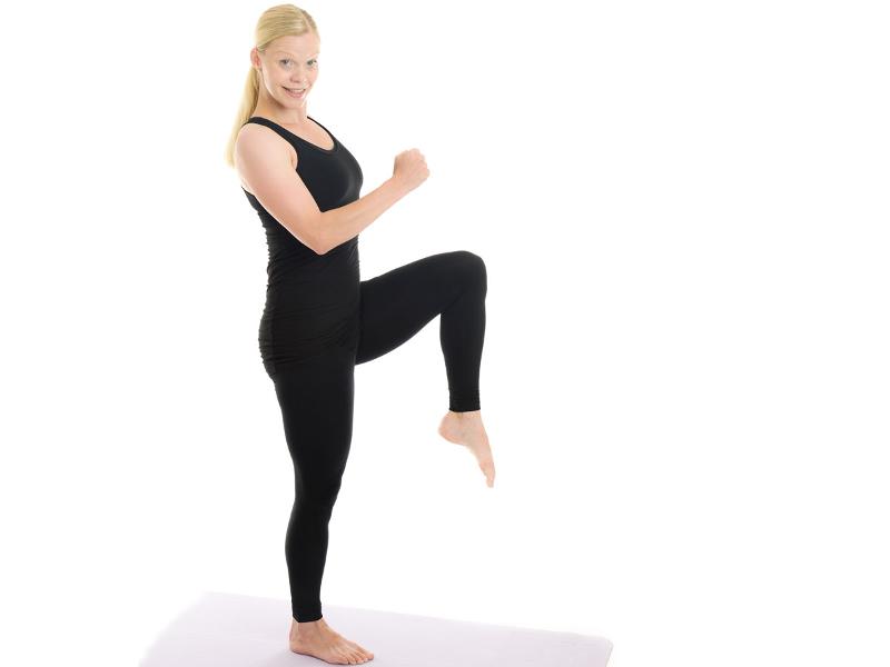 knee lift - rear lunge