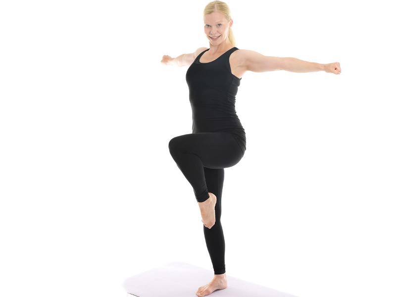 squat - knee lift